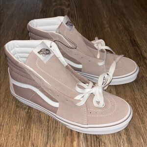 Vans Sk8-Hi sneakers in a tan/beige colorway Size 7 Men’s (juniors) /Women’s 8.5